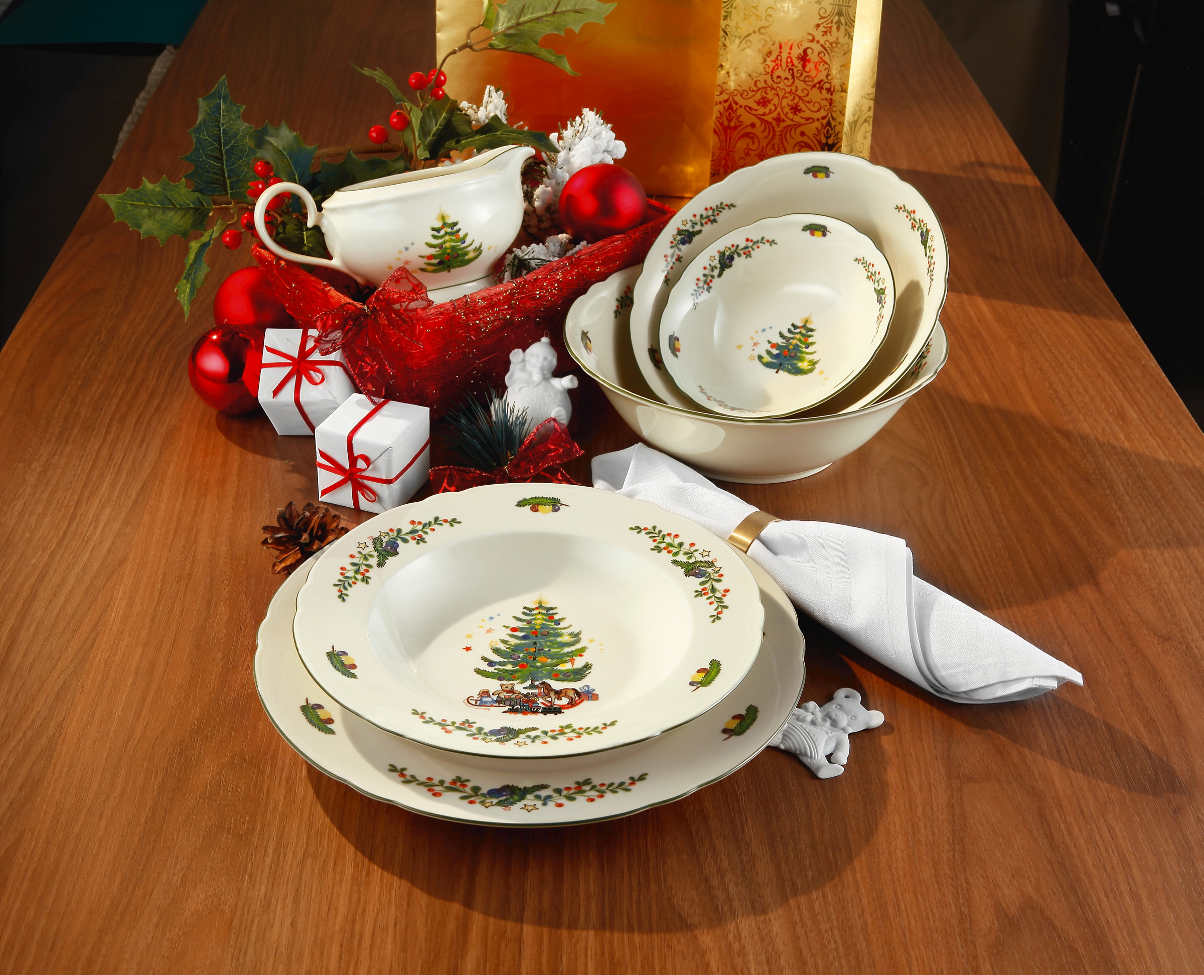 Edles Weihnachtsgeschirr aus Porzellan online kaufen