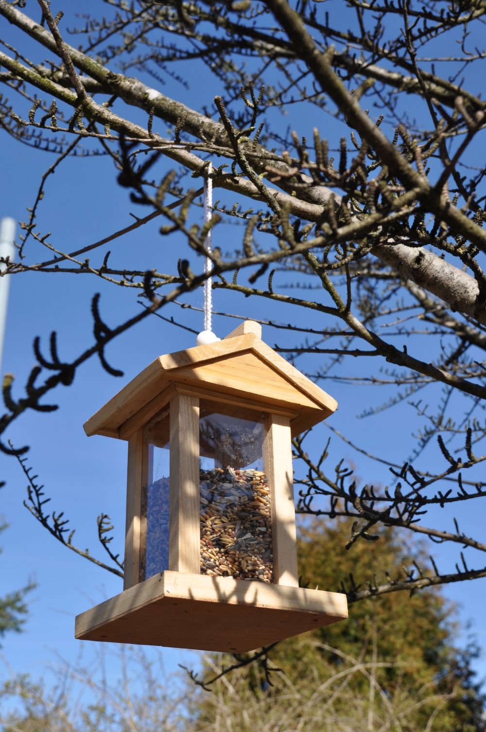 Haushalt International Vogelfutterhaus aus Holz Maße ca.: 14,5 x 14,5 x 22cm